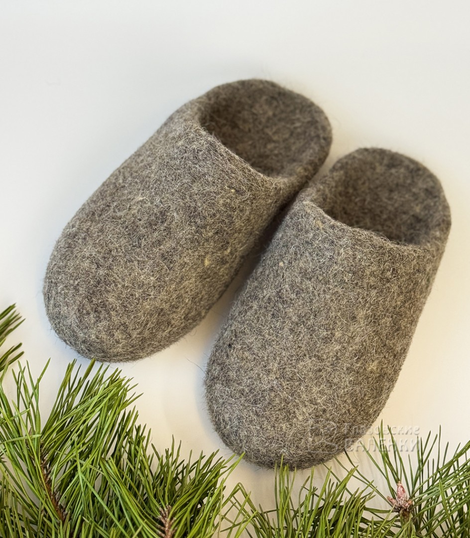 Тапочки домашние серые